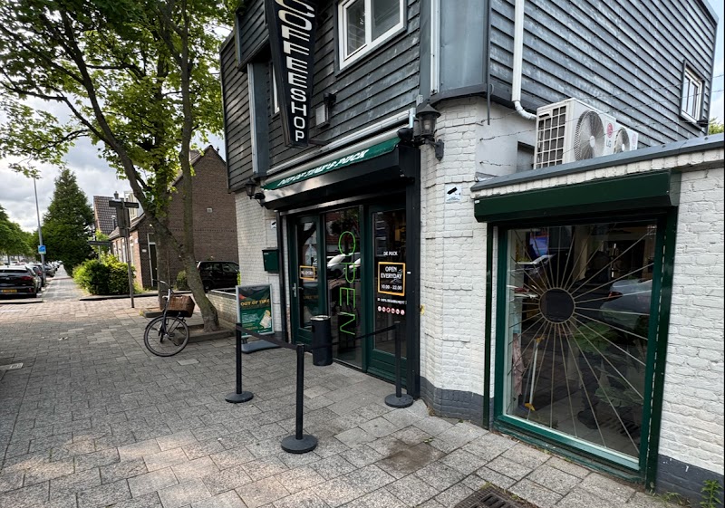Coffeeshop Out of Time's Puck in Rotterdam